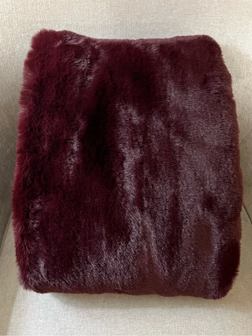 1-NWT RACHEL ROY WINE RABBIT FAUX FUR LUXURY THROW BLANKET